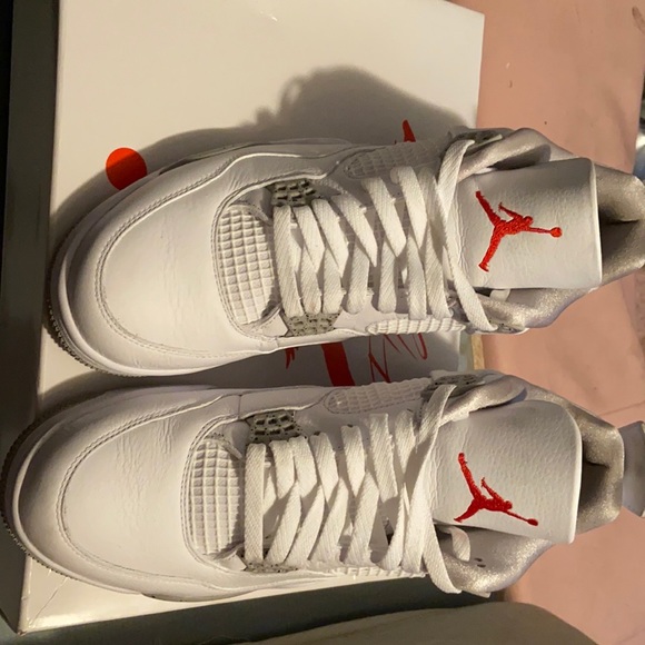 Jordan 4s